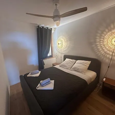 Les Mimosas Au Coeur Du Village Historique Apartment